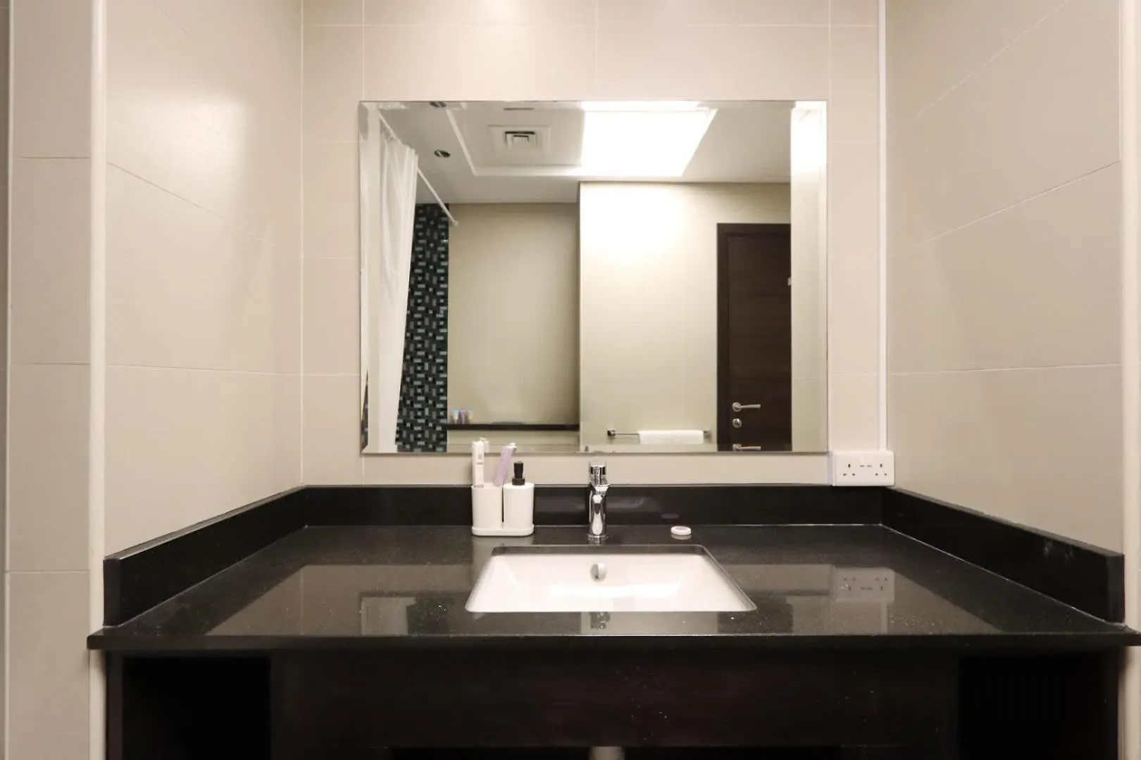 Livbnb-Spacious 2 Bedroom In Dubai Marina With Balcony 0*,  United Arab Emirates